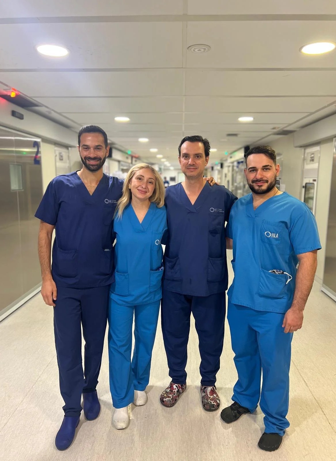 الفريق الجراحي للدكتور غوستافو سوردو في مستشفى جامعة مونكلوا التابع لمؤسسة HLA