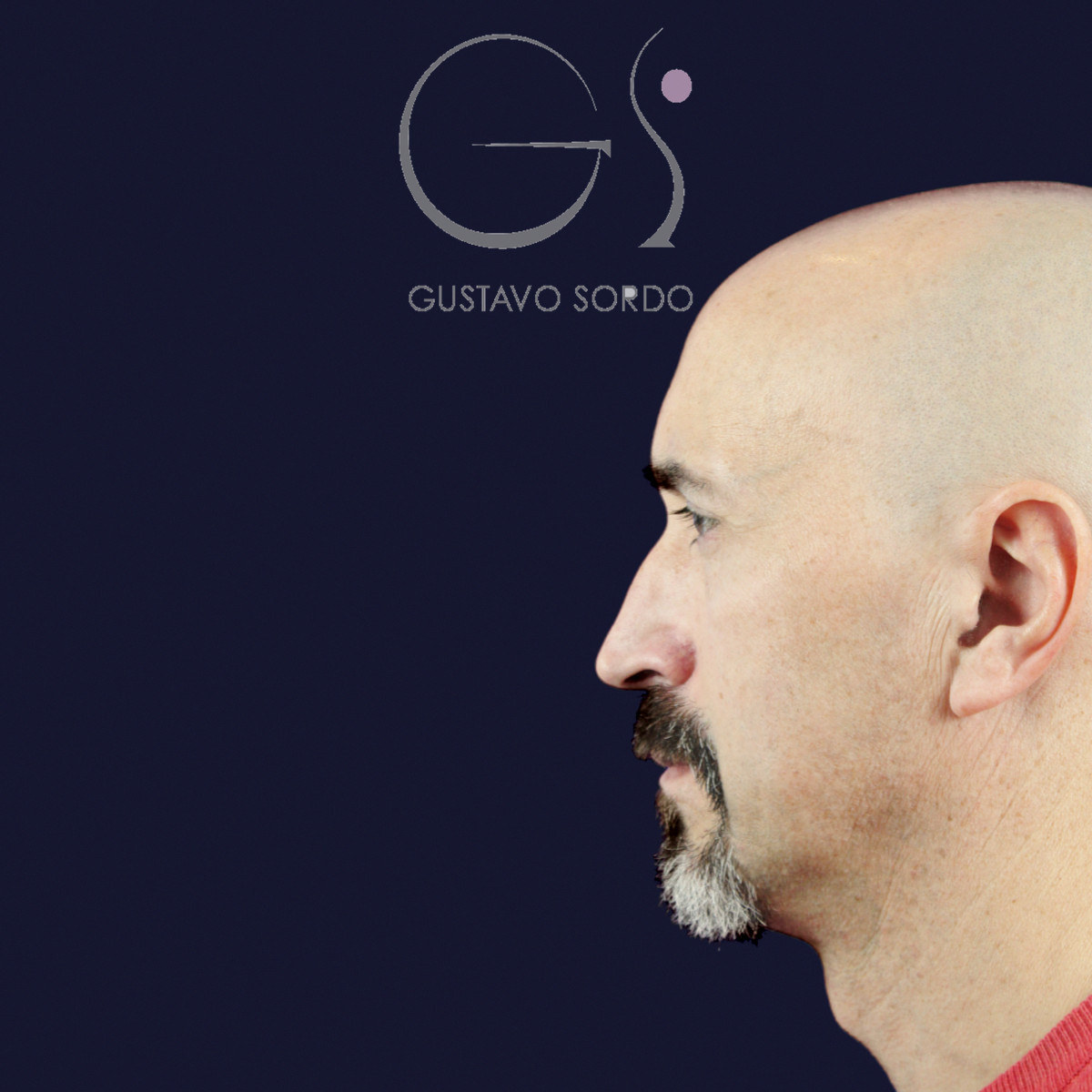 Antes de rinoplastia funcional en hombre con punta caída, vista de perfil izquierdo