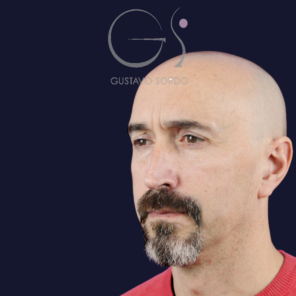Antes de rinoplastia funcional en hombre con punta caída, vista de semiperfil izquierdo